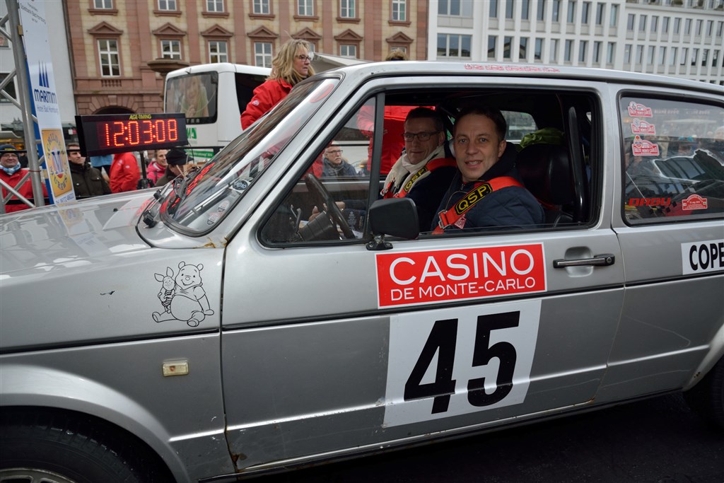 Peter Karlsen og Erik Andersen ved restarten i Bad Homburg i deres VW Golf GTI. For dem begynder rallyet for alvor først efter at Monaco er nået første gang.
(Foto: Michael Eisenberg)